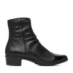 Botki Rieker. Czarne botki Rieker, bez wzorów, bez obcasa, na słupku, bez zapięcia. Za 379.99 zł.
