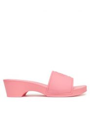 Guess Klapki E5GZ06 BB00F Różowy. Czerwone klapki Guess, z aplikacjami, z tworzywa sztucznego, bez obcasa. Za 219.99 zł.