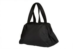 Torba sporotwa Arena Fast Shoulder Bag. Czarne torby na ramię Arena, bez wzorów, z poliesteru, eleganckie, na ramię, duże, bez dodatków. Za 151.98 zł.