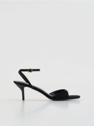 Sandały ze skóry owczej - czarny. Czarne sandały Reserved, bez wzorów, ze skóry, bez obcasa, bez zapięcia. Za 179.99 zł.