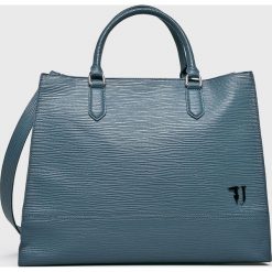 Trussardi Jeans - Torebka. Czarne torby na ramię Trussardi Jeans, bez wzorów, z jeansu, casualowe, do ręki, duże, bez dodatków. W wyprzedaży za 399.90 zł.