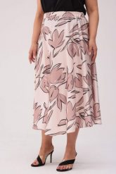 Spódnica Aurora - satynowy blask w odcieniach beżu PLUS SIZE XXL. Czerwone spódnice Moda Size Plus Iwanek, na co dzień, plus size, bez wzorów, z satyny, eleganckie, plus size, mini, dopasowane. Za 229.90 zł.