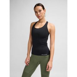 Damski tank top Hummel hmlclea top. Czarne koszulki sportowe Hummel, bez wzorów, bez ramiączek, na fitness i siłownię. Za 183.00 zł.