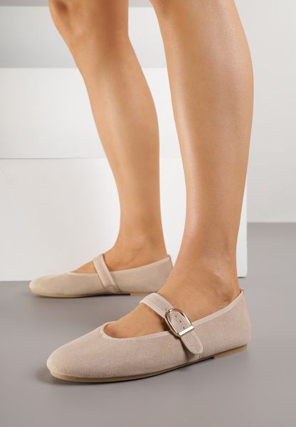 Ciemnobeżowe Balerinki Mary Jane z Klamrą Zaurg. Brązowe baleriny Renee, bez wzorów, z jeansu, bez obcasa. Za 59.99 zł.