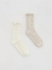 Skarpety z domieszką wełny 2 pack - złamana biel. Skarpety Reserved, bez wzorów, z wełny. Za 49.99 zł.