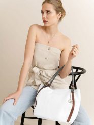 Lia Biassoni Skórzana torebka "Merula" w kolorze białym - 32 x 28 x 14 cm rozmiar: onesize. Białe torby na ramię Lia Biassoni, bez wzorów, z materiału, na ramię, bez dodatków. Za 347.99 zł.