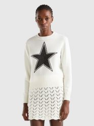Benetton Sweter w kolorze biało-czarnym rozmiar: XL. Białe swetry Benetton, xl, bez wzorów, z kaszmiru, bez ramiączek. Za 140.86 zł.