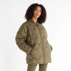Kurtka damska New Balance WJ43503DMO – zielona. Zielone kurtki sportowe New Balance, s, bez wzorów, z materiału, bez kaptura. Za 499.99 zł.