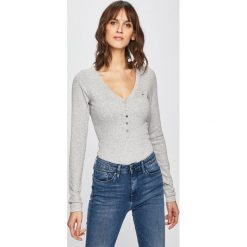 Tommy Jeans - Bluzka. Czarne bluzki Tommy Jeans, l, bez wzorów, z dzianiny, casualowe, bez kołnierzyka, bez ramiączek. Za 229.90 zł.