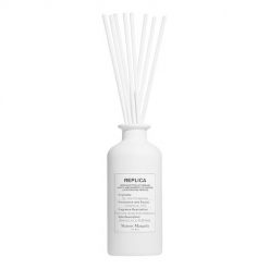 Maison Margiela - Replica By The Fireplace - Dyfuzor Drzewno-bursztynowy - 185 ml - Dla Kobiet. Perfumy damskie MAISON MARGIELA. Za 399.00 zł.