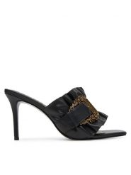 Versace Jeans Couture Klapki 78VA3S70 Czarny. Czarne klapki Versace Jeans Couture, bez wzorów, z jeansu, bez obcasa. Za 659.99 zł.