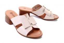RIEKER REMONTE R8759-60 beige, klapki damskie. Brązowe klapki Rieker Remonte, bez wzorów, ze skóry, bez obcasa, na obcasie. Za 237.93 zł.