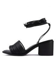 Loft37 Skórzane sandały w kolorze czarnym rozmiar: 37. Czarne sandały loft37, bez wzorów, z otwartym noskiem, bez obcasa, na koturnie, bez zapięcia. Za 304.99 zł.