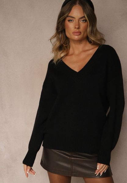 Czarny Sweter z Kaszmirem i Trójkątnym Dekoltem Plenne. Czarne swetry Renee, bez wzorów, z kaszmiru, bez ramiączek. Za 139.99 zł.