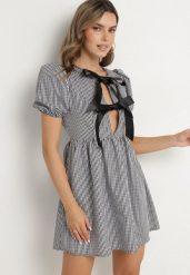 Czarna Rozkloszowana Sukienka w Kratkę Vichy w Stylu Retro z Wiązaniem Telionea. Czarne sukienki Born2be, na co dzień, l, bez wzorów, klasyczne, bez kołnierzyka, bez ramiączek, mini, rozkloszowane. Za 74.99 zł.