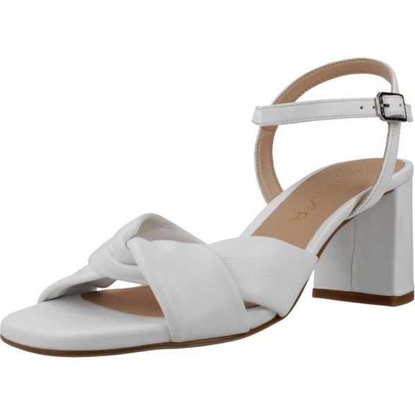 Sandały UNISA MEDWAY NTO Biały. Białe sandały Unisa, bez wzorów, ze skóry, bez obcasa, bez zapięcia. Za 457.99 zł.
