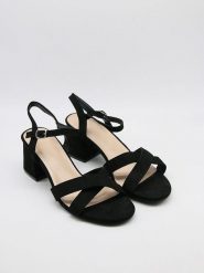 Bellucci Sandały w kolorze czarnym na obcasie rozmiar: 40. Czarne sandały Bellucci, bez wzorów, z otwartym noskiem, bez obcasa, na koturnie, bez zapięcia. Za 113.99 zł.