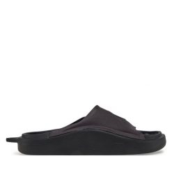 Klapki adidas. Czarne klapki Adidas, bez wzorów, bez obcasa. Za 309.99 zł.