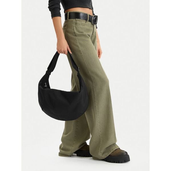 Torebka Guess Jeans. Czarne torebki klasyczne Guess Jeans, z aplikacjami, z jeansu, bez dodatków. Za 149.99 zł.