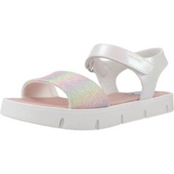 Sandały PABLOSKY 440602P Biały. Białe sandały PABLOSKY, bez wzorów, z syntetyku, bez obcasa, bez zapięcia. Za 192.99 zł.