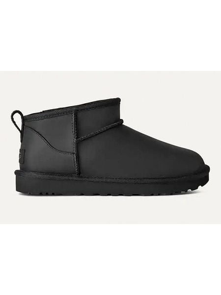 UGG Skórzane botki "Classic Ultra Mini" w kolorze czarnym rozmiar: 40. Czarne botki UGG, bez wzorów, z wełny, bez obcasa, bez zapięcia. Za 674.39 zł.