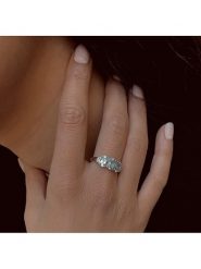 Les Petites Précieuses Srebrny pierścionek z topazem rozmiar: 58. Szare pierścionki Les Petites Précieuses, z topazem, srebrne. Za 173.99 zł.