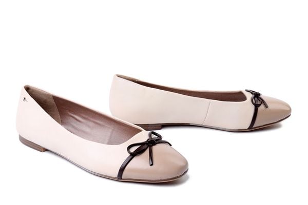 TAMARIS 1-22137-46 430 ivory comb, baleriny damskie. Brązowe baleriny Tamaris, bez wzorów, bez obcasa. Za 167.94 zł.