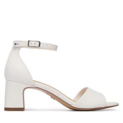 Sandały Tamaris. Białe sandały Tamaris, bez wzorów, bez obcasa, na słupku, bez zapięcia. Za 329.99 zł.
