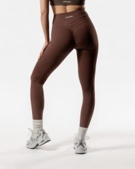 Damskie legginsy modelujące z wysokim stanem na fitness – czekoladowy. Brązowe legginsy AESTHETICWOLF, s, bez wzorów, z dzianiny, z podwyższonym stanem, do biegania. Za 269.99 zł.