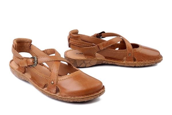 JOSEF SEIBEL 79513 476 370 Rosalie 13 cognac, sandaly damskie. Brązowe sandały Josef Seibel, bez wzorów, ze skóry, bez obcasa, bez zapięcia. Za 263.42 zł.