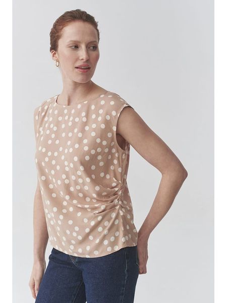 TATUUM Bluzka "Kobie" w kolorze beżowym rozmiar: 34. Brązowe bluzki Tatuum, s, bez wzorów, z wiskozy, klasyczne, bez kołnierzyka, bez ramiączek. Za 78.47 zł.