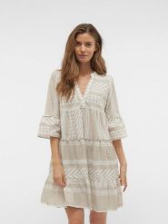 Vero Moda Sukienka w kolorze biało-beżowym rozmiar: L. Białe sukienki Vero Moda, l, bez wzorów, z bawełny, bez kołnierzyka, bez ramiączek, mini. Za 136.45 zł.