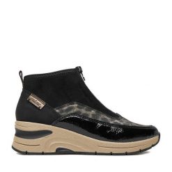 Botki Rieker. Czarne botki Rieker, bez wzorów, bez obcasa, na koturnie, bez zapięcia. Za 349.99 zł.