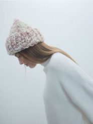 Strukturalna czapka beanie - wielobarwny. Czapki Reserved, bez wzorów. W wyprzedaży za 32.99 zł.
