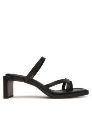 Tommy Jeans Klapki The Soho Sandal EN0EN02781 Czarny. Czarne klapki Tommy Jeans, bez wzorów, z jeansu, bez obcasa. Za 339.99 zł.
