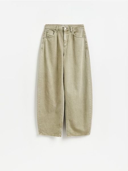 Jeansy barrel leg - zielony. Zielone jeansy Reserved, bez wzorów. Za 129.99 zł.