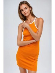 Monki Sukienka w kolorze pomarańczowym rozmiar: XS. Pomarańczowe sukienki Monki, xs, bez wzorów, bez kołnierzyka, bez ramiączek, mini. Za 39.99 zł.