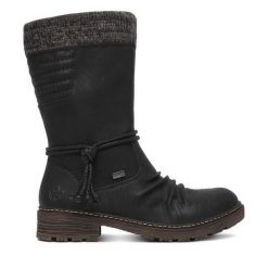 Kozaki Rieker. Czarne kozaki Rieker, bez obcasa, na płaskiej podeszwie, bez zapięcia. Za 429.99 zł.