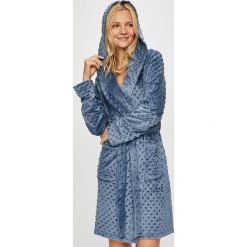 Henderson Ladies - Szlafrok. Czerwone szlafroki Henderson Ladies, l, bez wzorów, z poliesteru, bez ramiączek, z kapturem. W wyprzedaży za 99.90 zł.