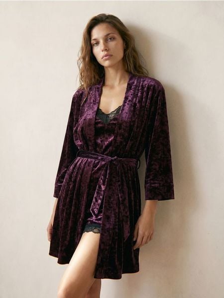 Jednolity szlafrok kimono - bordowy. Czerwone szlafroki Sinsay, l, bez wzorów, bez ramiączek, bez kaptura. Za 59.99 zł.