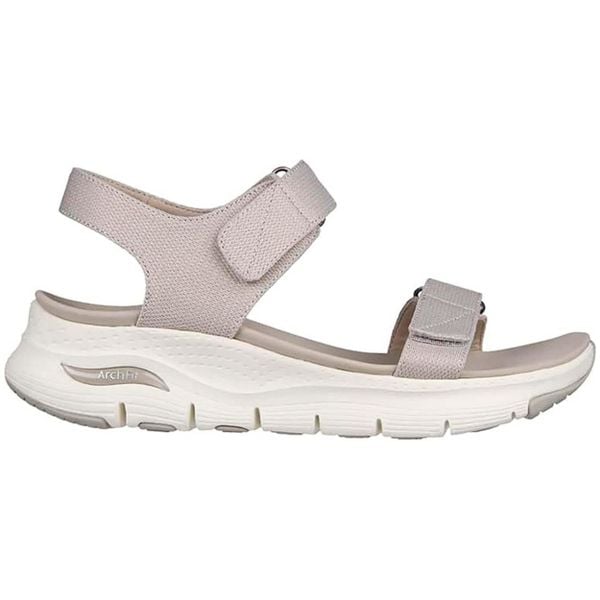 Sandały sportowe Skechers Czarny. Czarne sandały Skechers, bez wzorów, z gumy, sportowe, bez obcasa, bez zapięcia. Za 279.99 zł.