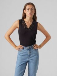 Vero Moda Top w kolorze czarnym rozmiar: M. Czarne topy Vero Moda, m, bez wzorów, z koronki, bez kołnierzyka, bez ramiączek. Za 59.95 zł.