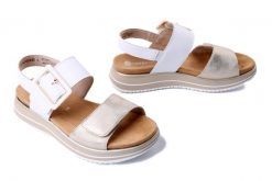 RIEKER REMONTE D1J53-80 sandały, sandały damskie. Białe sandały Rieker Remonte, bez wzorów, bez obcasa, na koturnie, bez zapięcia. Za 379.90 zł.