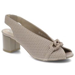 Beżowe Sandały Karino Eleganckie Buty Damskie Na Obcasie. Brązowe sandały Karino, z aplikacjami, ze skóry, eleganckie, bez obcasa, na obcasie, bez zapięcia. Za 259.00 zł.