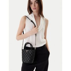 Torebka Guess. Białe torebki klasyczne Guess, z aplikacjami, bez dodatków. Za 584.99 zł.