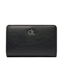Duży Portfel Damski Calvin Klein. Czarne portfele Calvin Klein, bez wzorów. Za 199.99 zł.