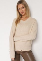 Beżowy Sweter z Domieszką Kaszmiru z Dekoltem w Serek Feralaine. Brązowe swetry Born2be, bez wzorów, z jeansu, bez ramiączek. Za 109.99 zł.