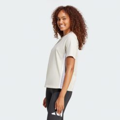 Koszulka Essentials 3-Stripes Cotton. Białe bluzki Adidas, xl, bez wzorów, z bawełny, sportowe, bez kołnierzyka, bez ramiączek. Za 119.00 zł.