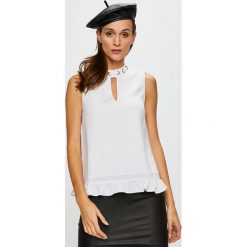 Guess Jeans - Top Manola. Białe topy Guess Jeans, m, z aplikacjami, z jeansu, bez kołnierzyka, bez ramiączek. W wyprzedaży za 239.90 zł.