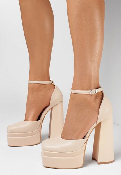 Beżowe Sandały Khloriore. Brązowe sandały Born2be, bez wzorów, bez obcasa, na obcasie, bez zapięcia. Za 99.99 zł.